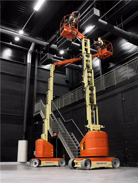 高空作業(yè)車.jpg 高空作業(yè)車.jpg重慶高空作業(yè)車|高空作業(yè)平臺(tái):高空作業(yè)車工作時(shí)應(yīng)配備安全防護(hù)用具